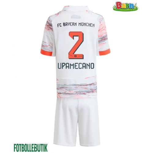 Bayern Munich Dayot Upamecano #2 Bortaställ Barn 2025-26 Kortärmad (+ Korta byxor)